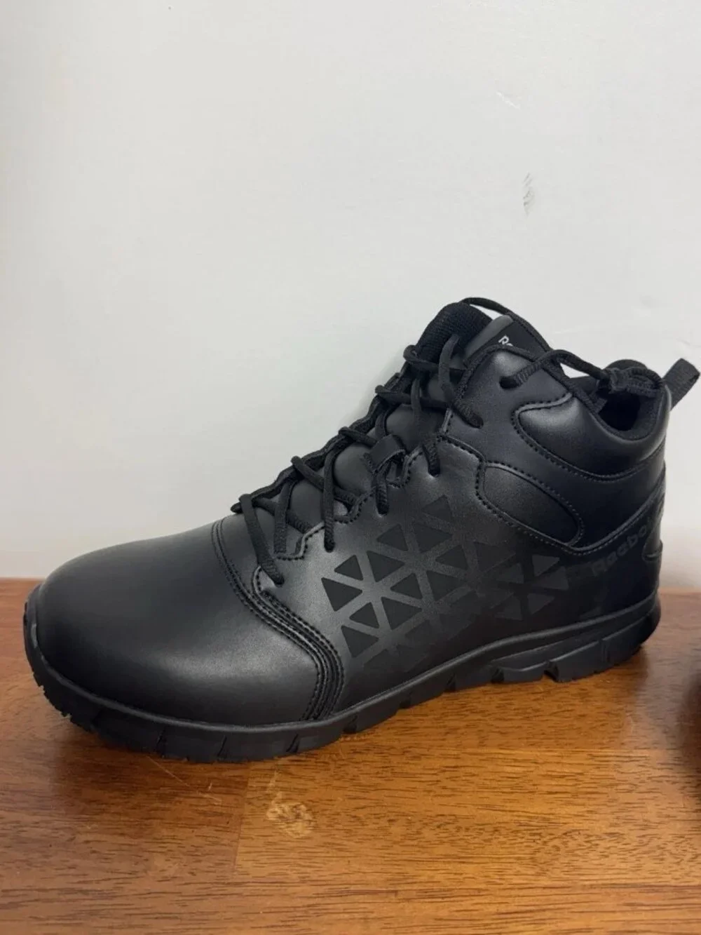 Share Reebok RB3204 Work Boots Men’s 13W EH SR Black Leather Safety Shoes New